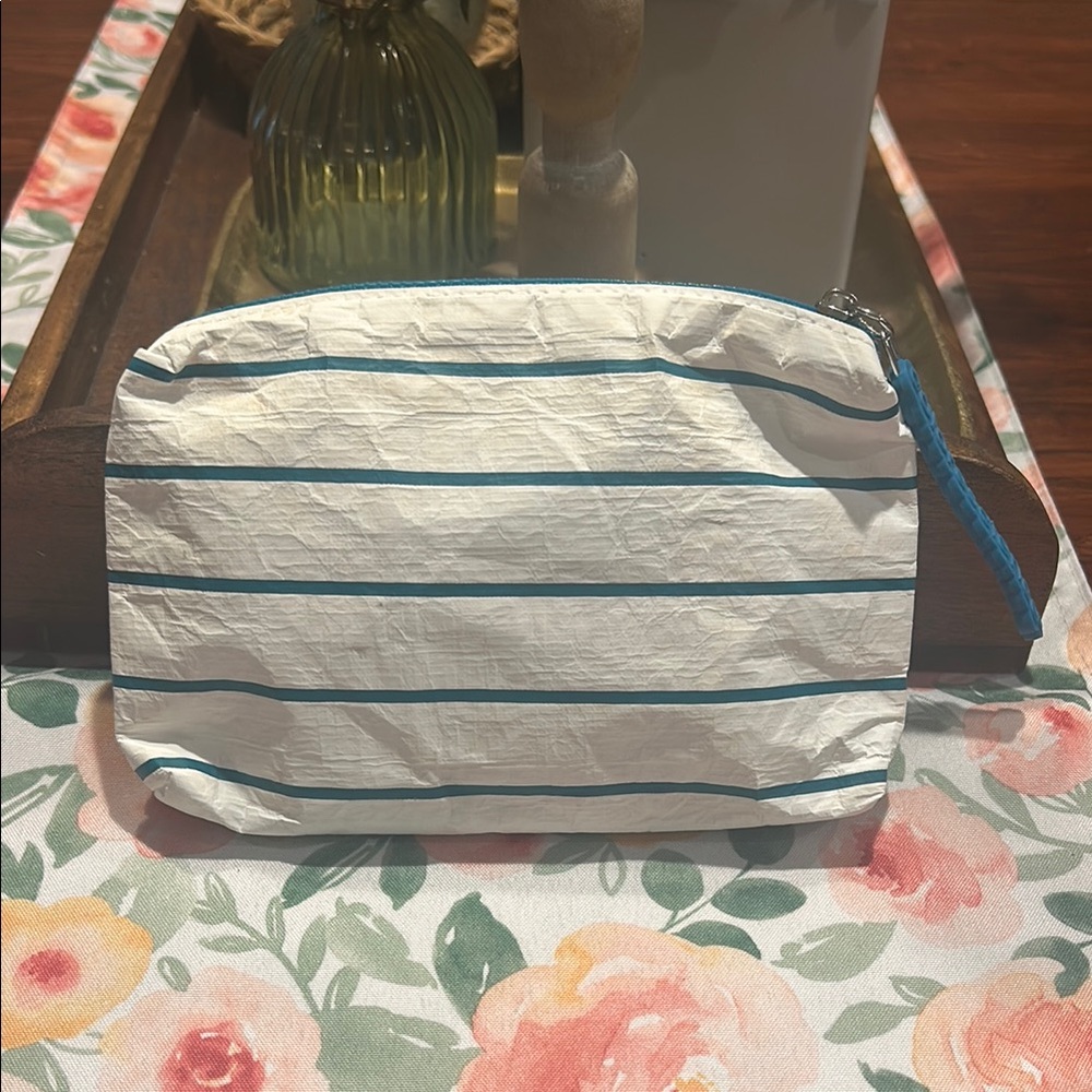 💥2/$10 
Striped White and Blue Women's water resistant zipper Pouch
